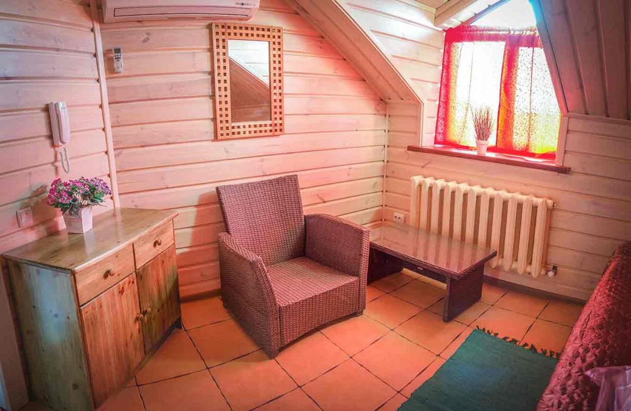 Hotel Bannyi Dvir Uzyn Extérieur photo